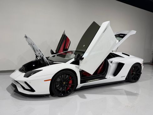 Used 2018 Lamborghini Aventador S image 6
