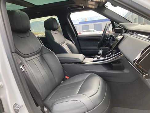 Used 2023 Land Rover Range Rover Sport SE Dynamic image 2