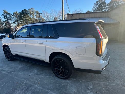 Used 2022 Cadillac Escalade ESV Sport w/ Touring Package AWD/4WD image 4