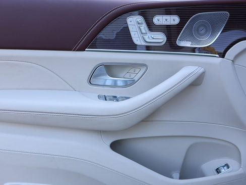 Used 2023 Mercedes-Benz Maybach GLS 600 4MATIC image 23