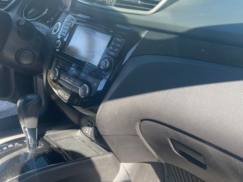 Used 2016 Nissan Rogue SL w/ SL Premium Package image 16