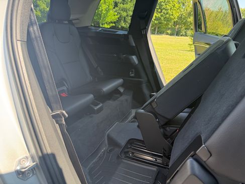 Used 2019 Volvo XC90 T6 Momentum w/ Advanced Package image 16