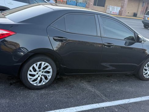Used 2018 Toyota Corolla LE image 1