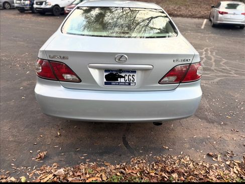 Used 2004 Lexus ES 330 image 2