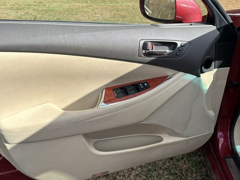 Used 2010 Lexus ES 350 w/ Preferred Accessory Package image 11