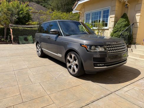 Used 2017 Land Rover Range Rover Supercharged AWD/4WD image 4