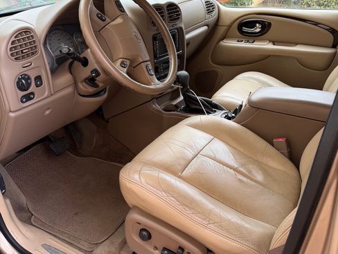 Used 2004 Buick Rainier CXL Plus w/ Convenience Package image 10