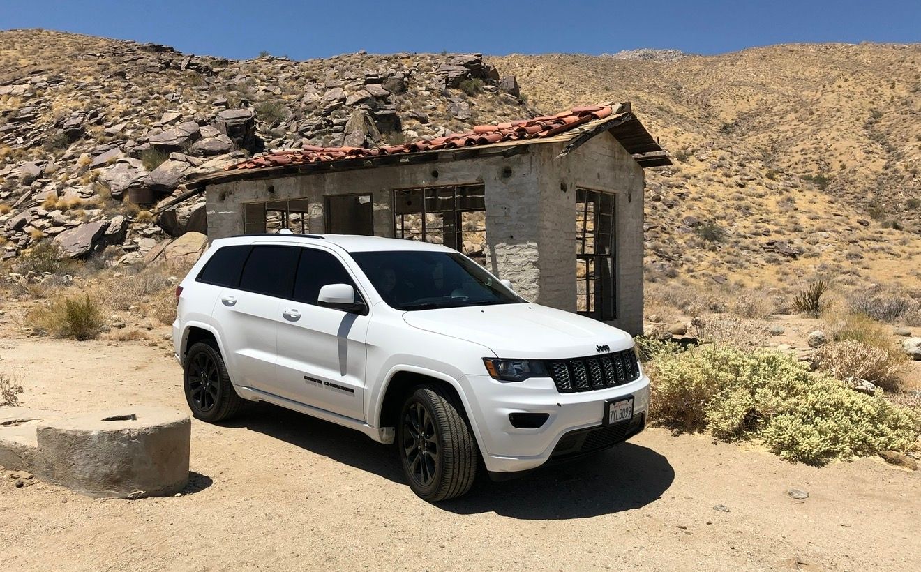 Used 2017 Jeep Grand Cherokee Altitude RWD image 2