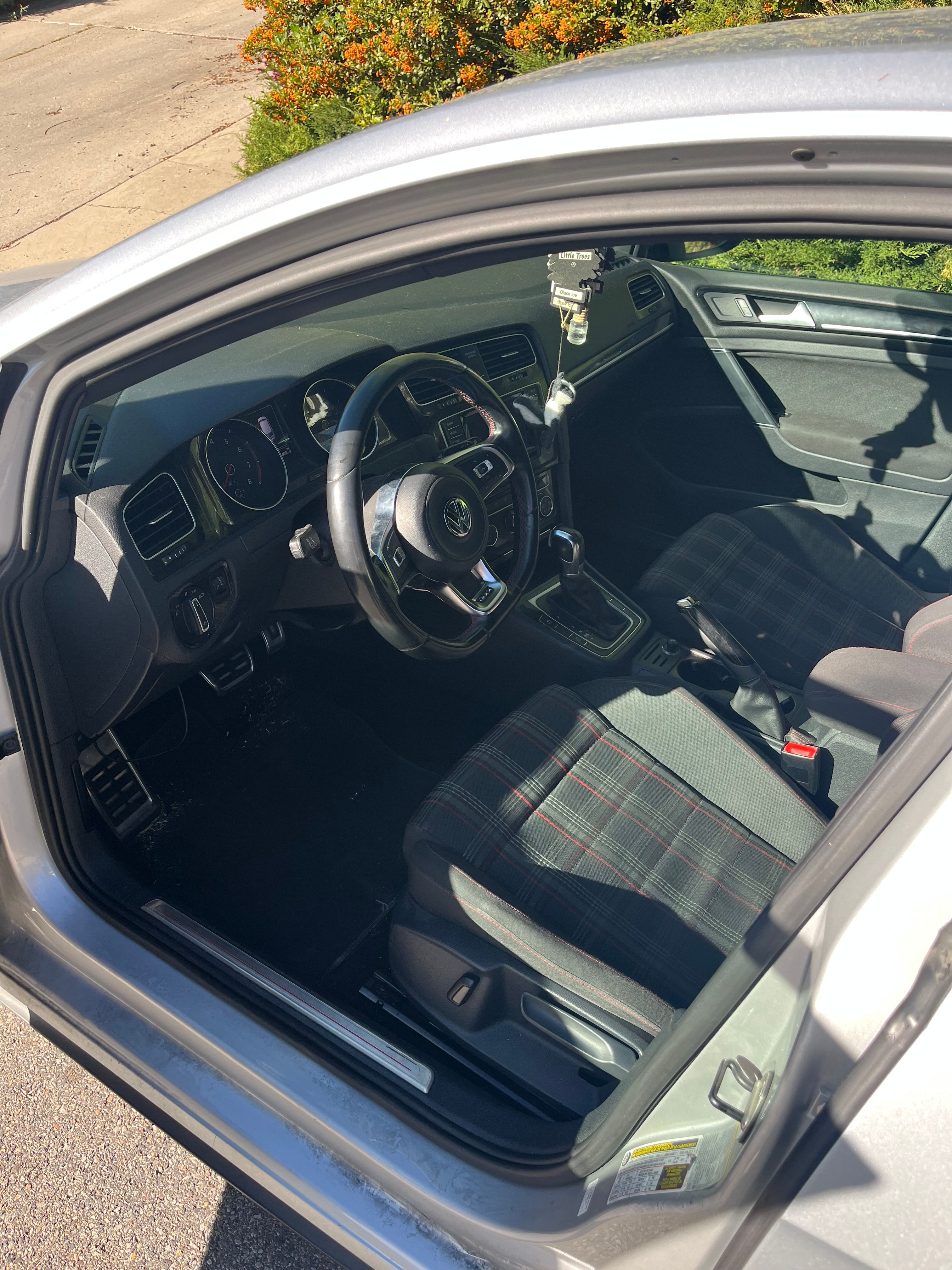 Used 2015 Volkswagen GTI S FWD image 11