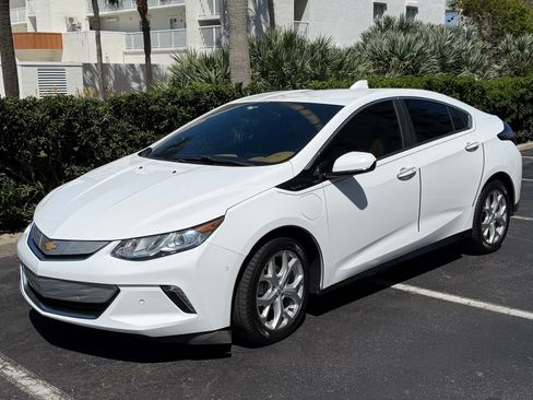Used 2018 Chevrolet Volt Premier w/ Driver Confidence Package image 2