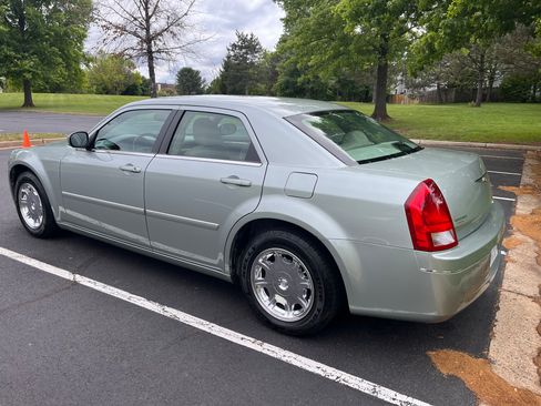 Used 2006 Chrysler 300 Touring RWD image 10