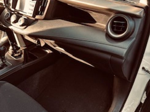 Used 2016 Toyota RAV4 LE image 5