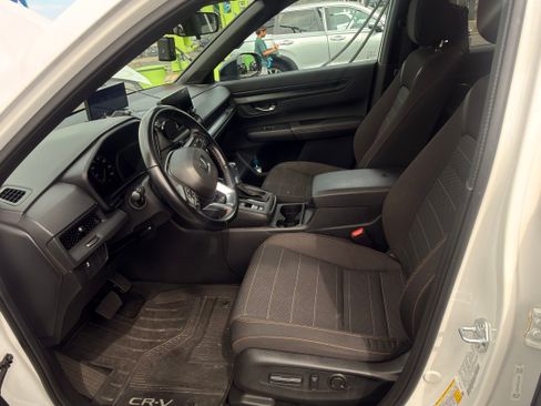 Used 2025 Honda CR-V Sport image 9