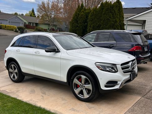 Used 2018 Mercedes-Benz GLC 300 4MATIC image 1