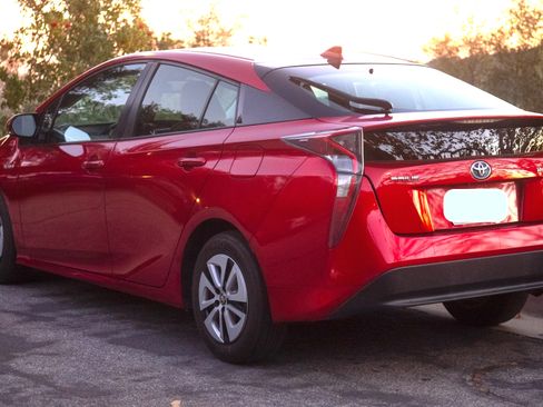 Used 2017 Toyota Prius Four w/ Carpet Mat Package image 15