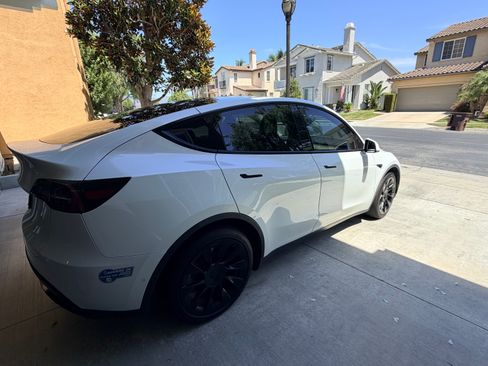 Used 2021 Tesla Model Y Long Range AWD/4WD image 5