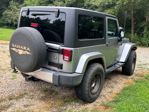 Used 2014 Jeep Wrangler Sahara w/ Connectivity Group AWD/4WD image 8