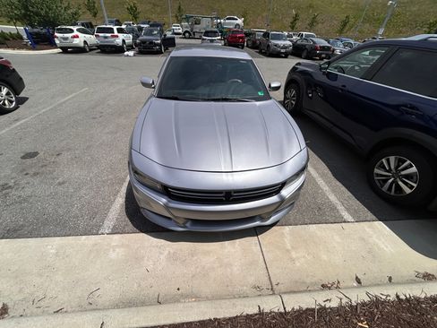 Used 2017 Dodge Charger SE RWD image 8