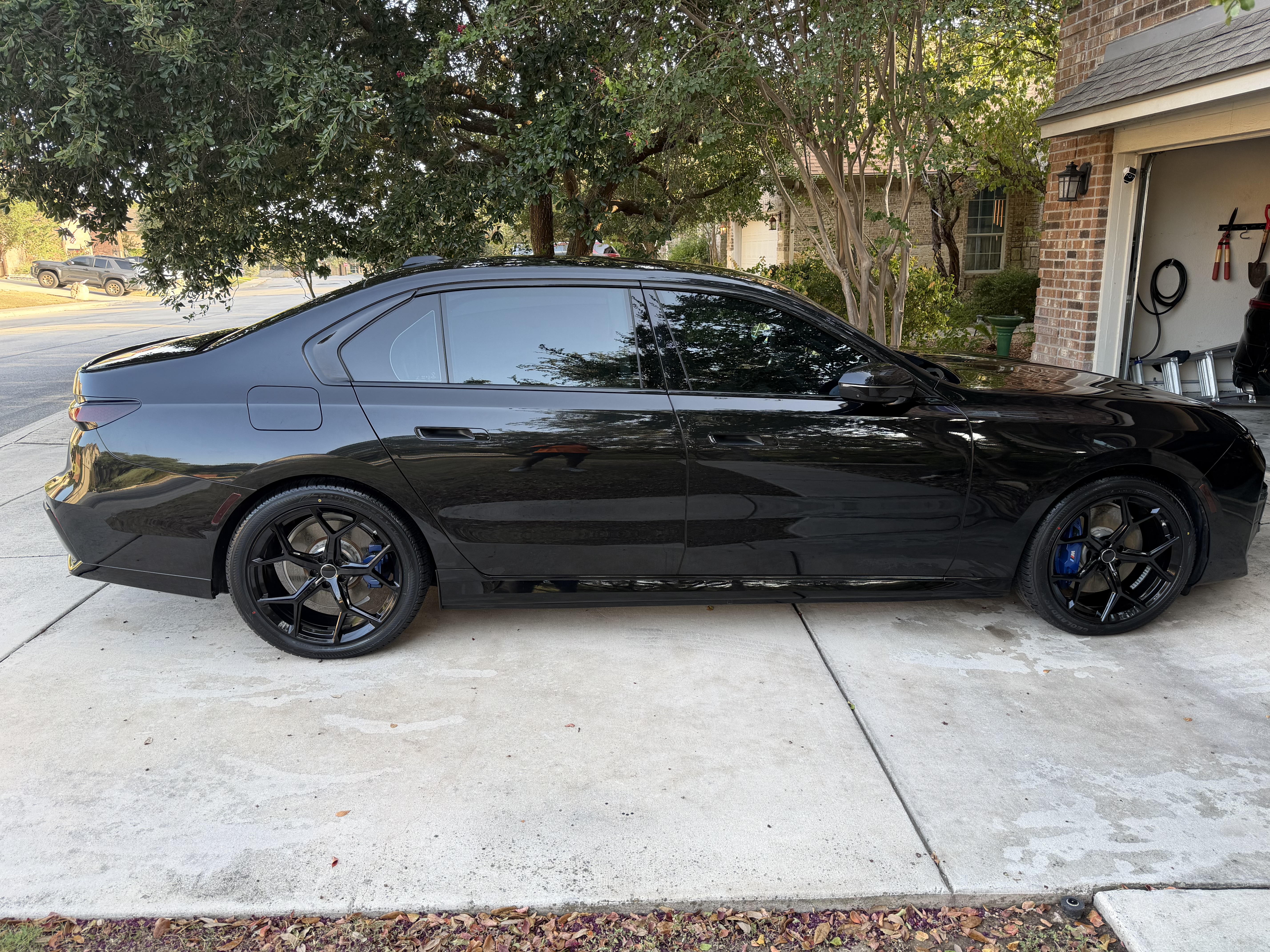 Used 2023 BMW i7 xDrive60 AWD/4WD image 6
