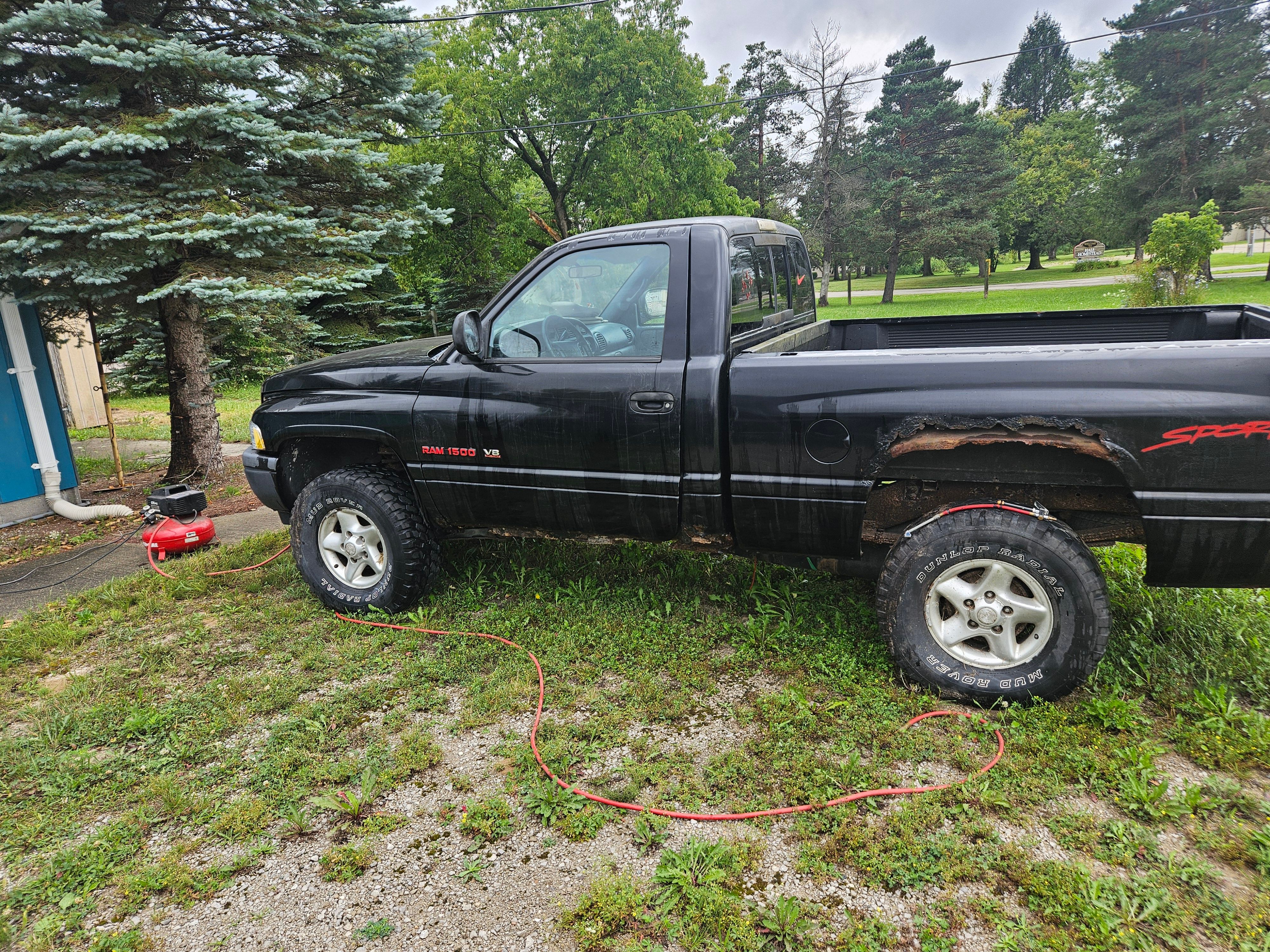 Used 1998 Dodge Ram 1500 Truck 4x4 Regular Cab image 1