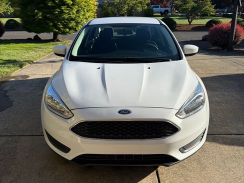 Used 2018 Ford Focus SE FWD image 2
