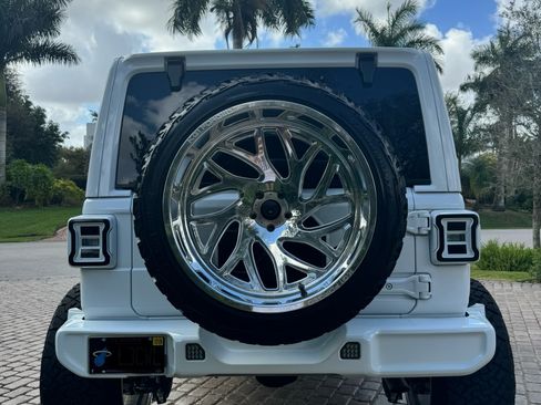 Used 2024 Jeep Wrangler Unlimited Sahara w/ Technology Group image 10