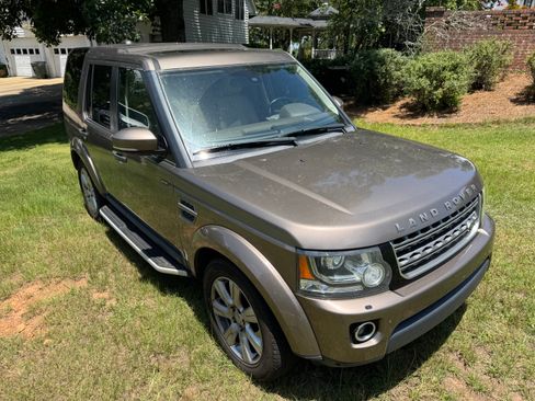 Used 2015 Land Rover LR4 HSE AWD/4WD image 4