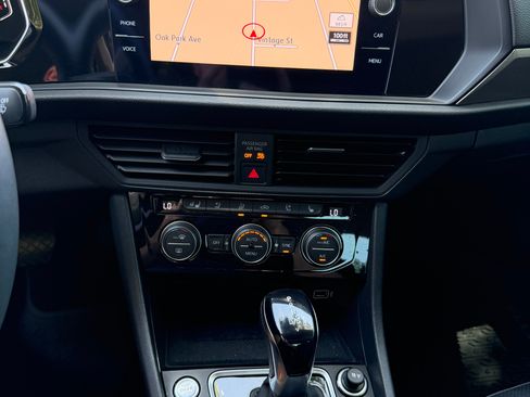 Used 2020 Volkswagen Jetta SEL Premium FWD image 16