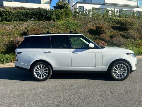 Used 2018 Land Rover Range Rover HSE image 10