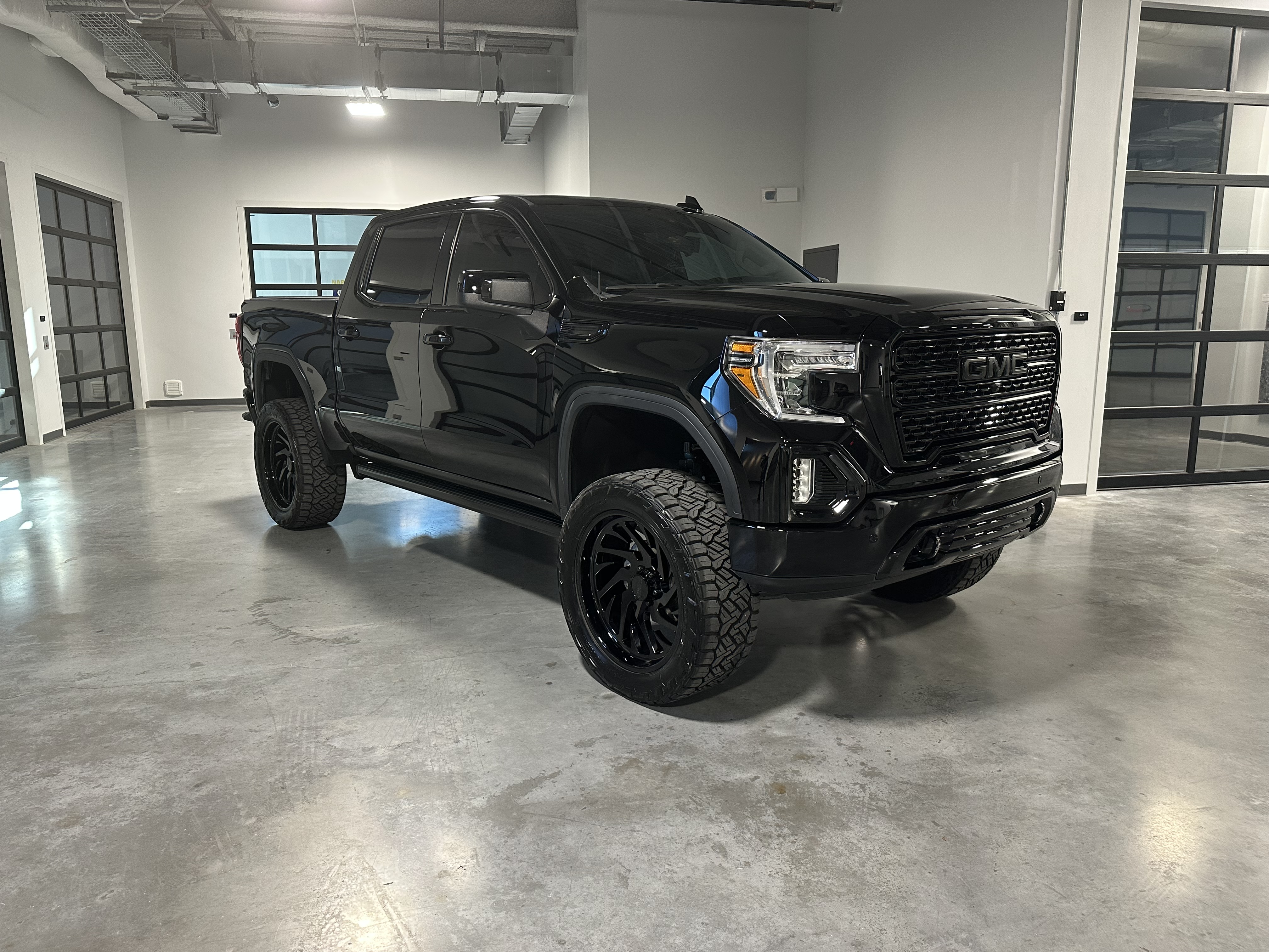 Used 2021 GMC Sierra 1500 Denali w/ Denali Ultimate Package AWD/4WD image 1