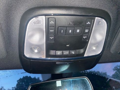 Used 2015 Jeep Grand Cherokee Overland image 16