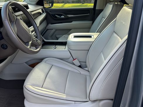 Used 2023 GMC Yukon Denali w/ Denali Reserve Package AWD/4WD image 5