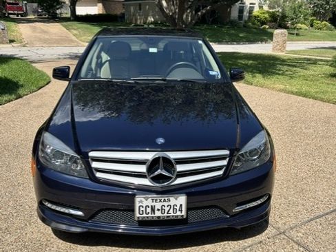 Used 2011 Mercedes-Benz C 300 Sedan image 4