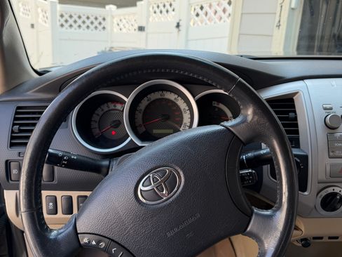 Used 2011 Toyota Tacoma 4x4 Double Cab w/ SR5 Pkg #2 image 17