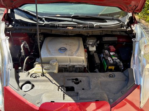 Used 2014 Nissan Leaf S image 16