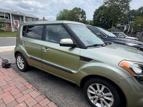 Used 2012 Kia Soul + FWD image 34