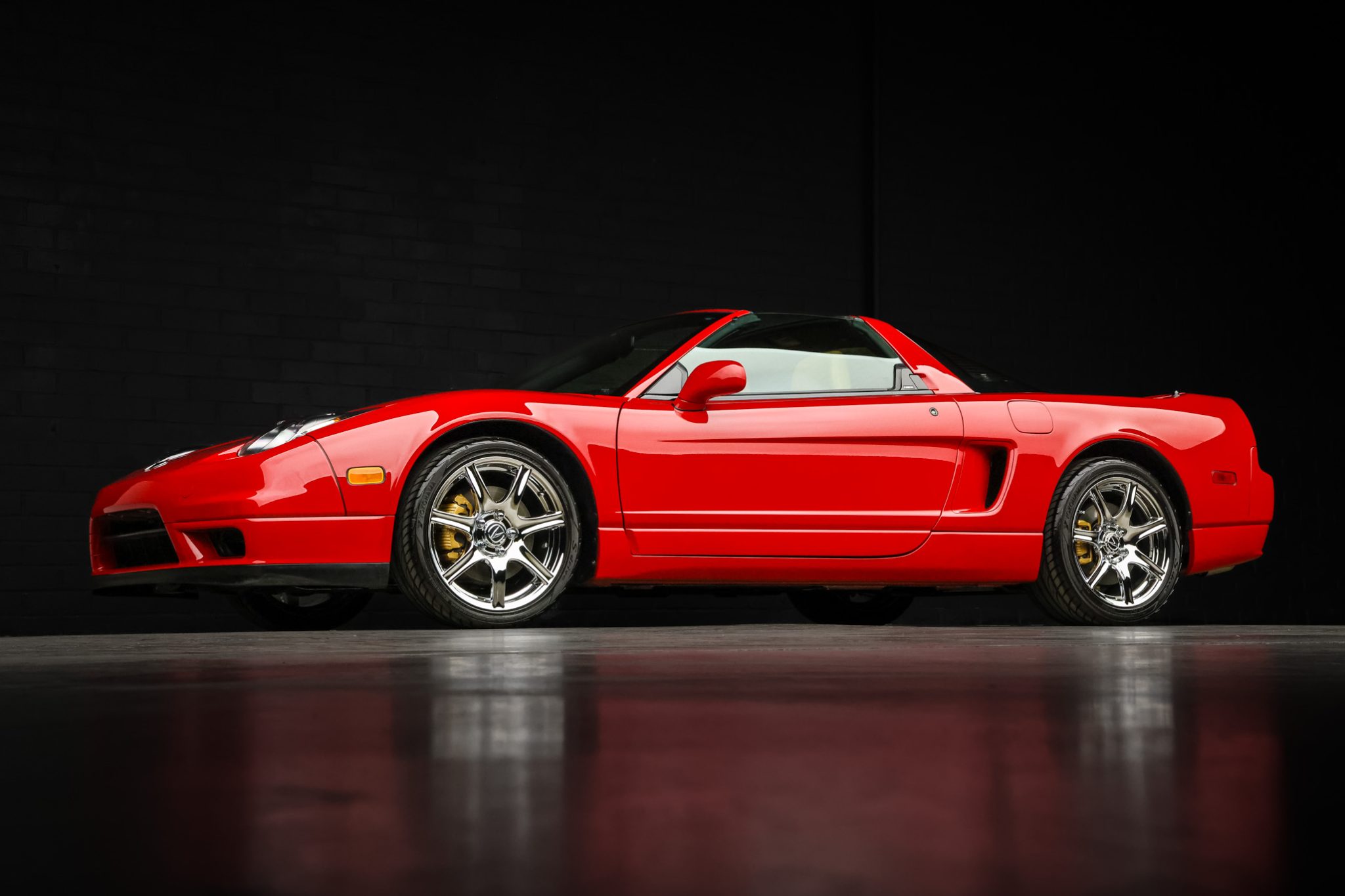 Used 2002 Acura NSX T RWD image 2