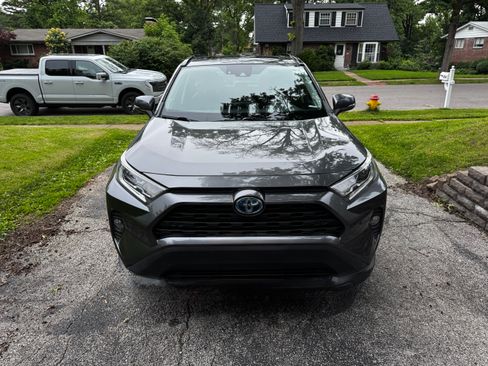 Used 2021 Toyota RAV4 XLE Premium AWD/4WD image 2