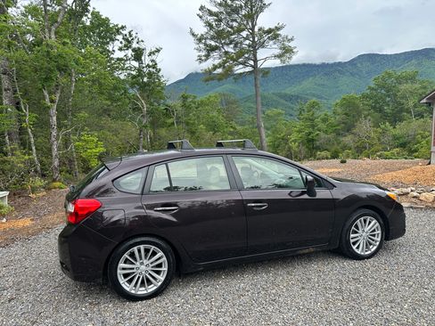 Used 2012 Subaru Impreza 2.0i Limited AWD/4WD image 4