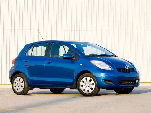 Used 2011 Toyota Yaris 4-Door Hatchback w/ PWR Pkg w/Steel Wheels image 12