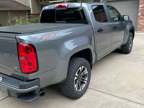 Used 2021 Chevrolet Colorado Z71 AWD/4WD image 9