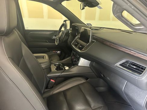 Used 2023 Chevrolet Suburban LT RWD image 9