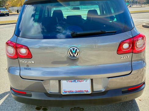 Used 2010 Volkswagen Tiguan SE image 10