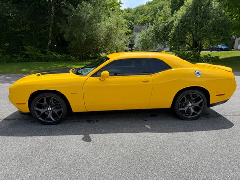 Used 2018 Dodge Challenger R/T Plus RWD image 6