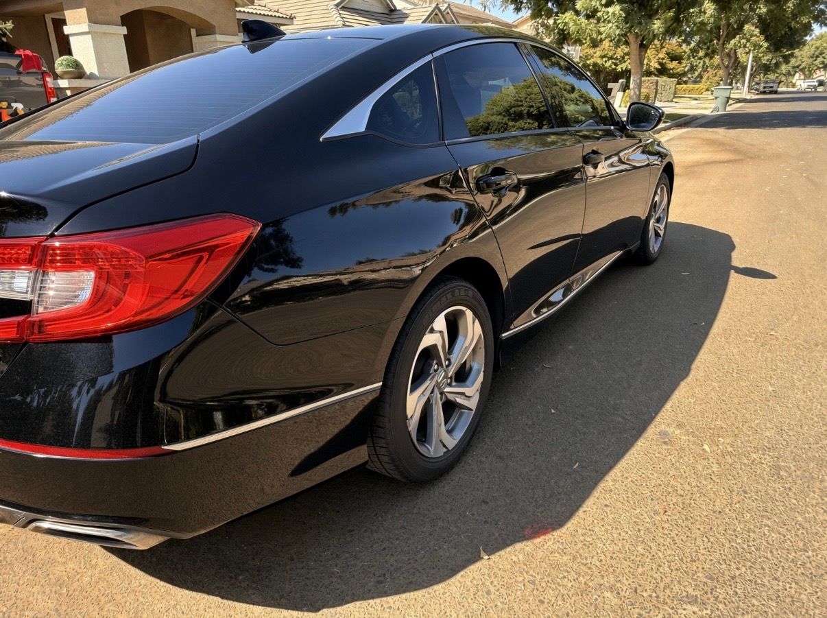 Used 2018 Honda Accord EX-L image 2