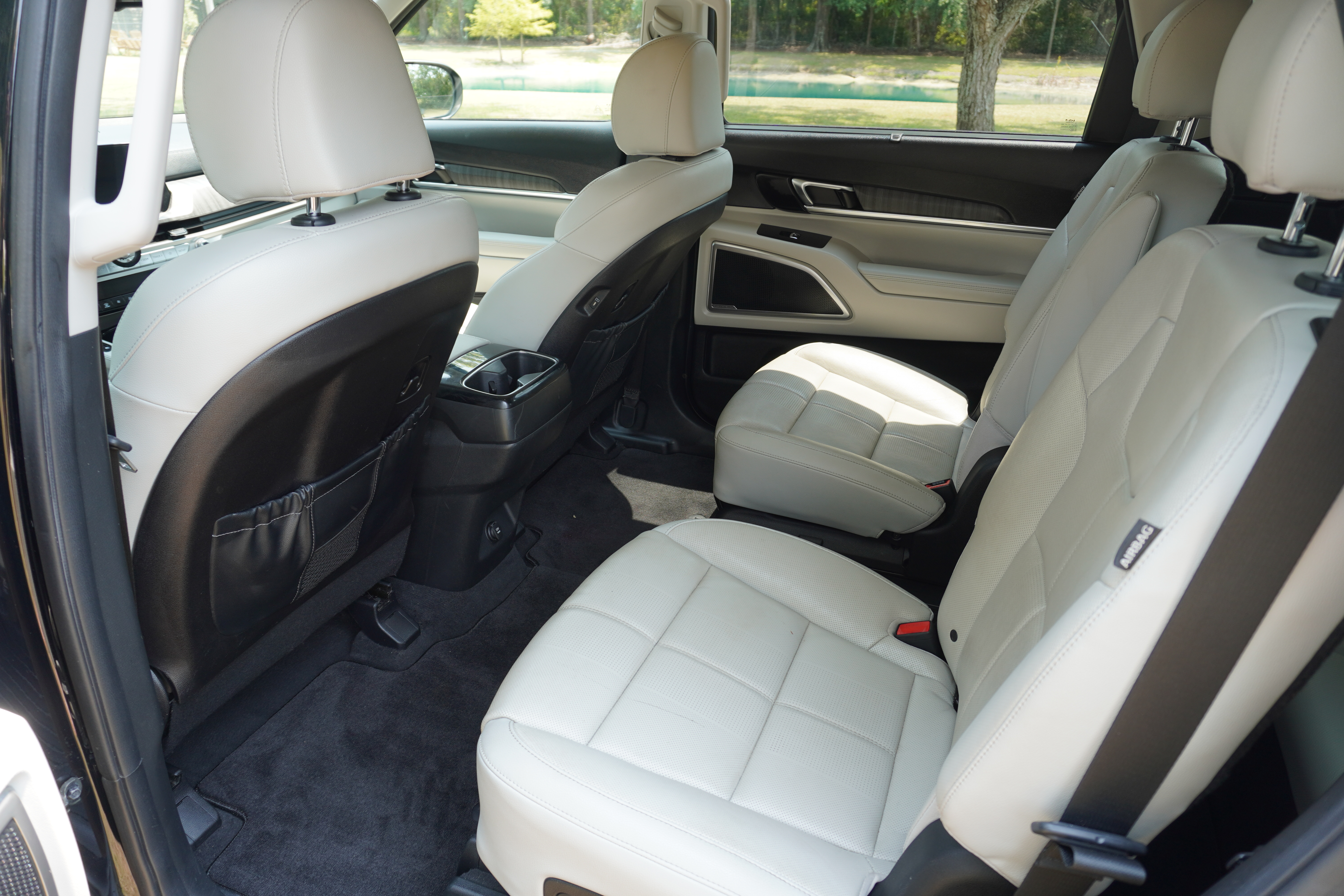 Used 2023 Kia Telluride EX w/ EX Captain's Chair Package FWD image 10