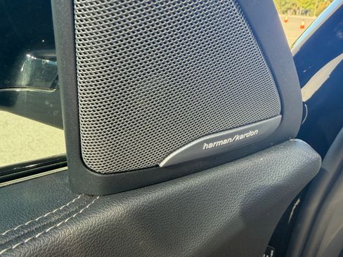 Used 2022 BMW X6 M50i w/ Executive Package image 9