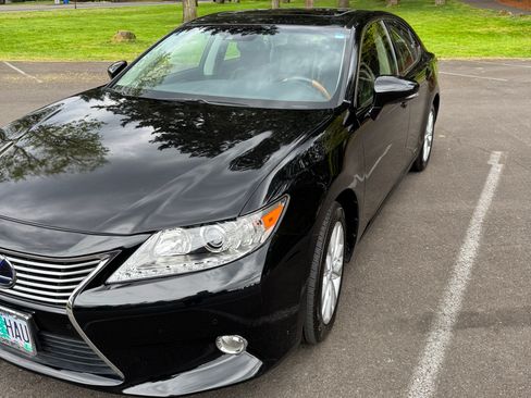 Used 2013 Lexus ES 300h image 2