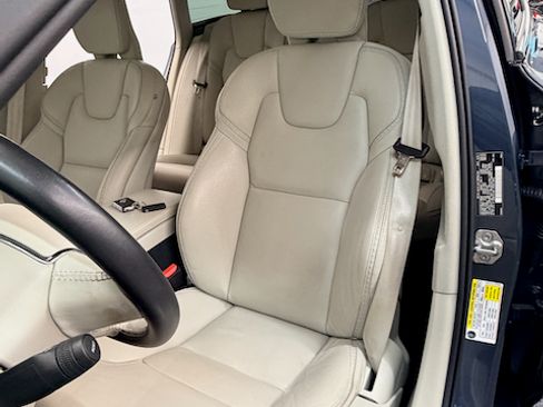 Used 2020 Volvo V90 T6 Cross Country image 12