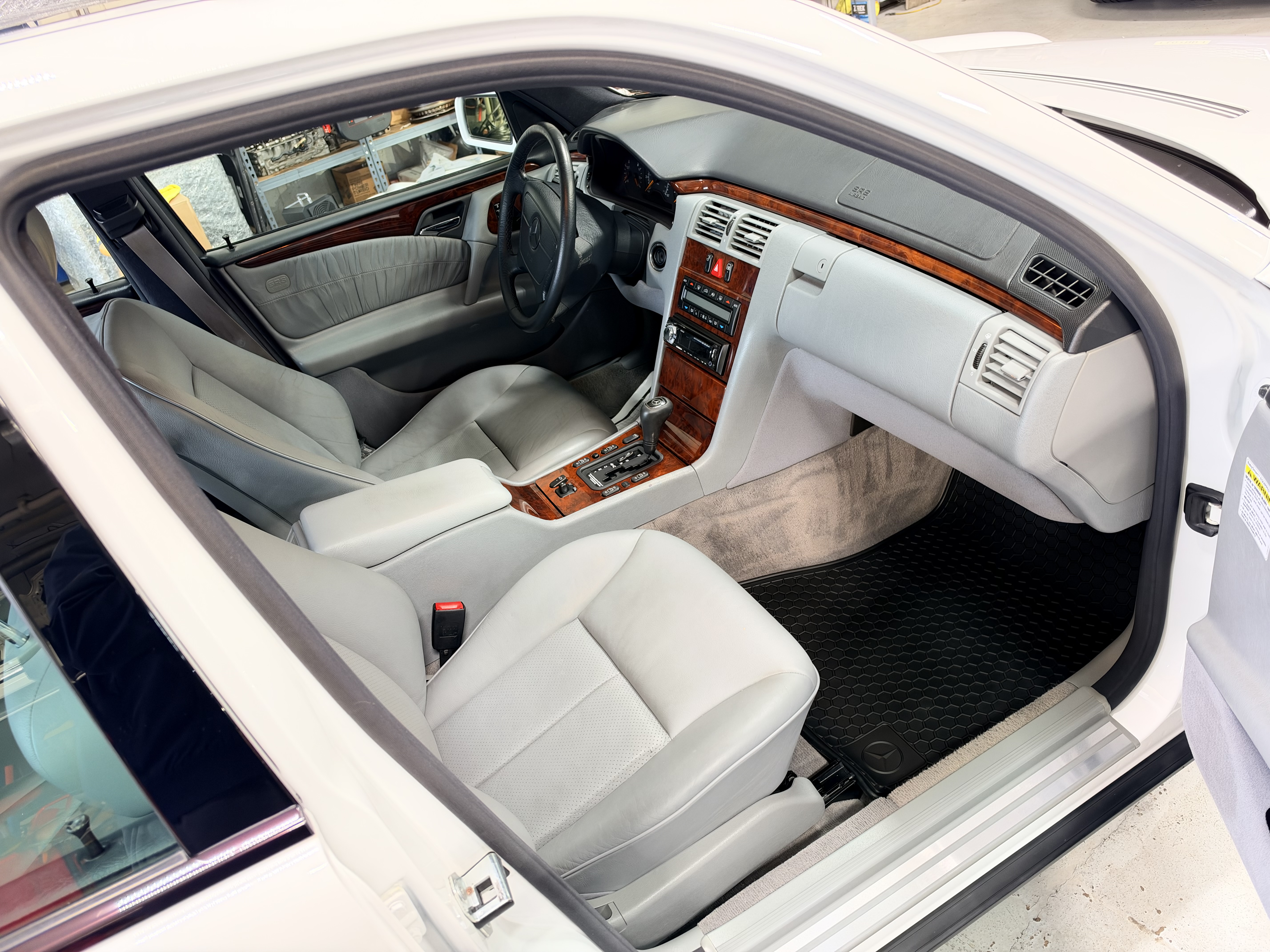 Used 1998 Mercedes-Benz E 300 Sedan image 13